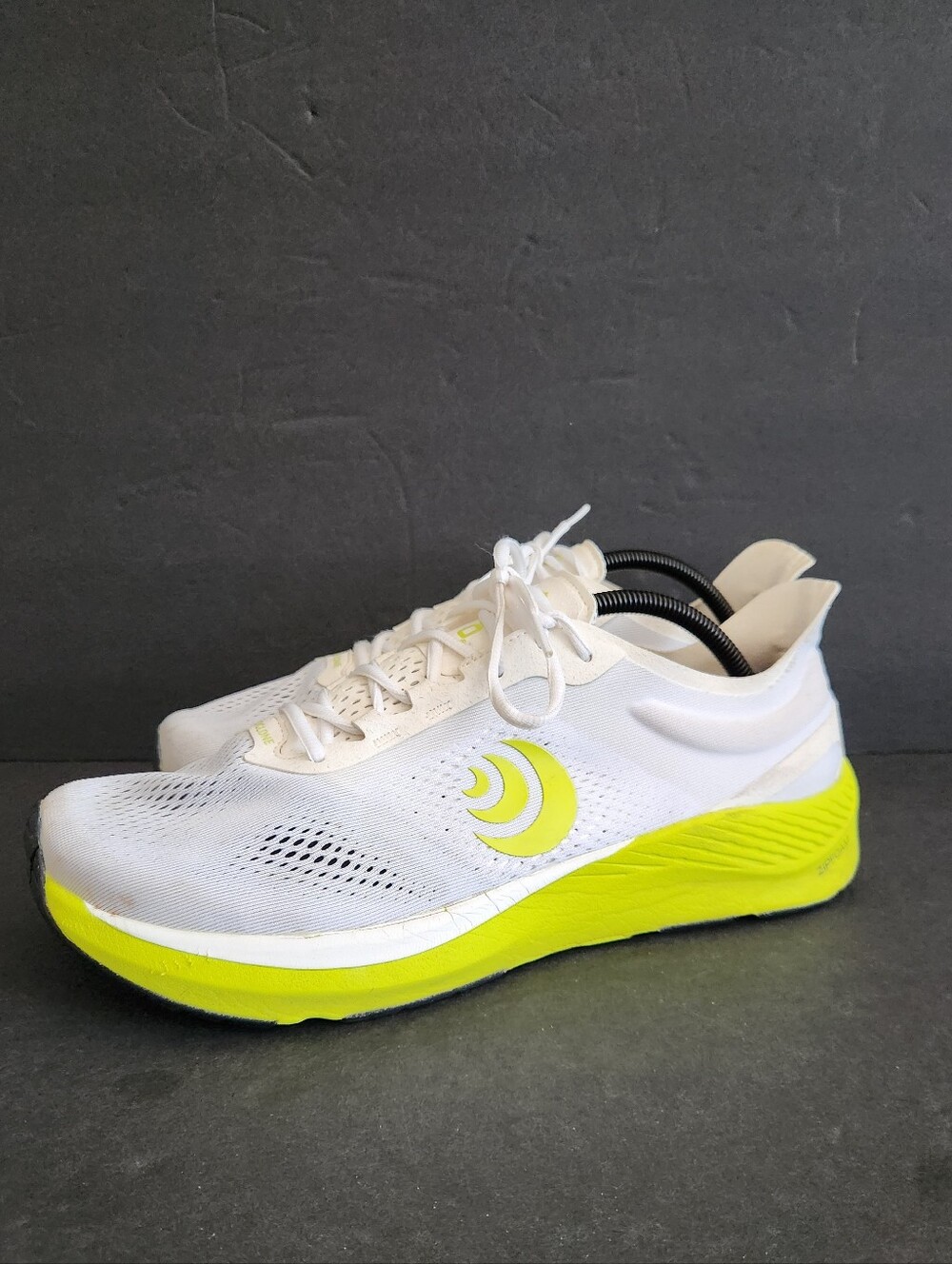 Topo Athletic Cyclone White Lime Green Running Sneaker Men US 11 - No Insoles